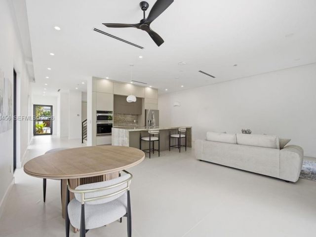 Продажа дома по адресу 1321 NE 13th Ave - фото 7482401