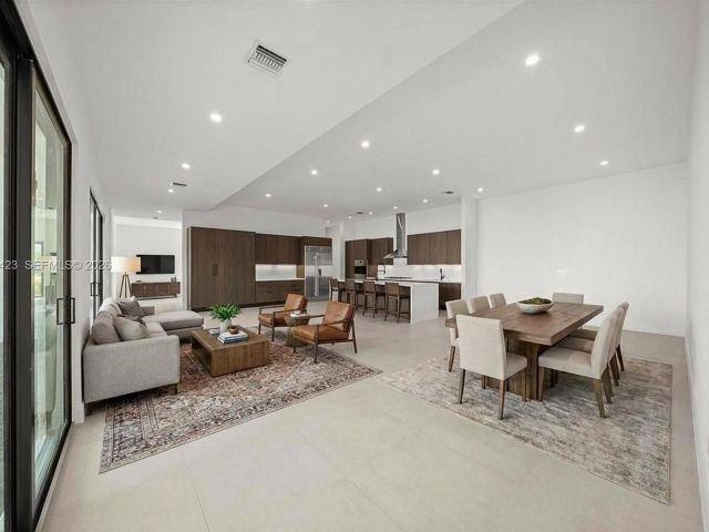 Дом в аренду по адресу 5718 Ashwood Cir W 5718 - фото 7528671