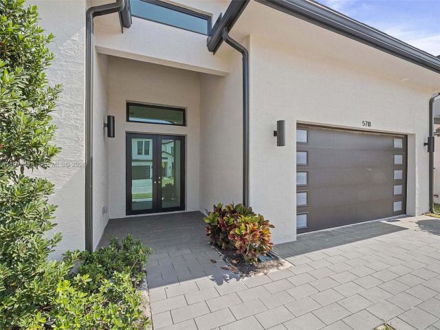 Дом в аренду по адресу 5718 Ashwood Cir W 5718 - фото 7528679