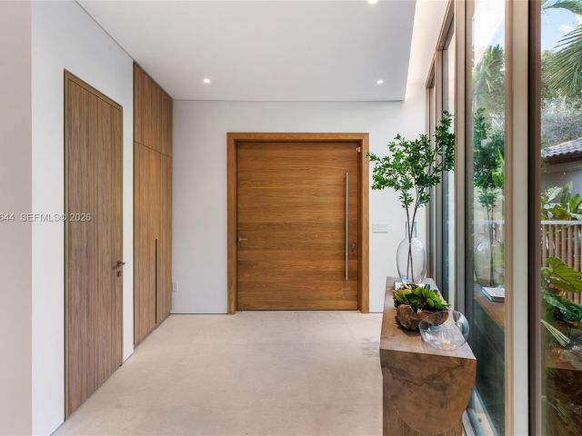 Продажа дома по адресу 1616 Onaway Dr - фото 7514970