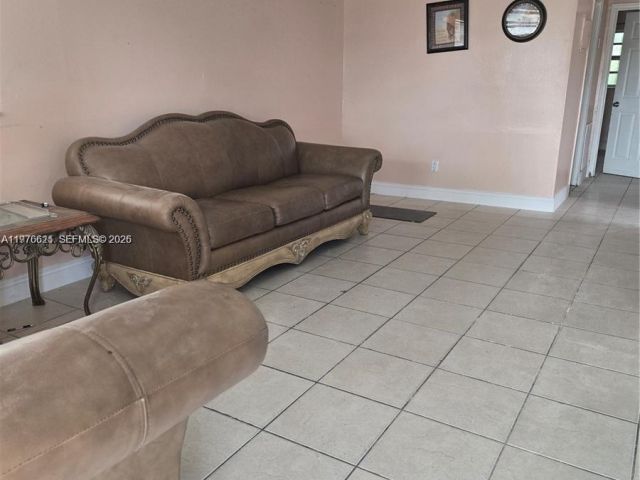 Дом в аренду по адресу 2111 NW 26th Ave 2111 - фото 7483299