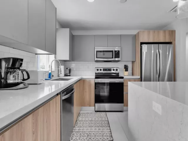 Продажа дома по адресу 617 NW 30th Ct - фото 7451577