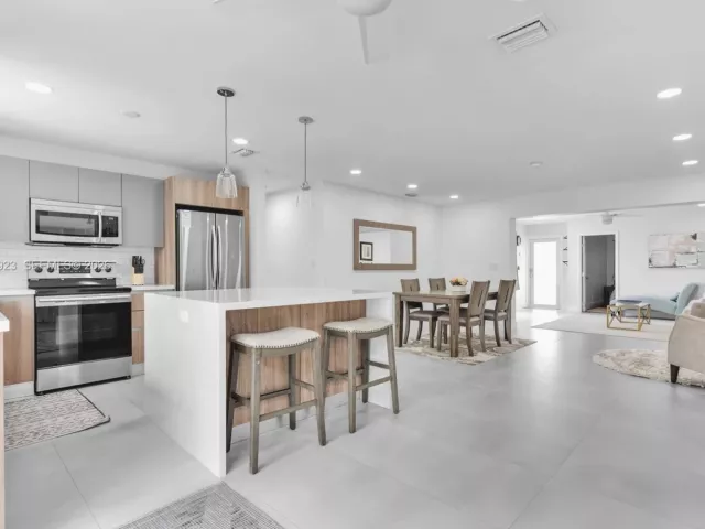 Продажа дома по адресу 617 NW 30th Ct - фото 7451579