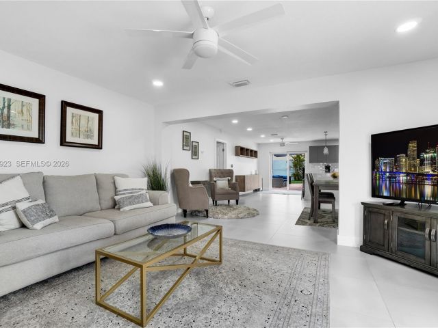 Продажа дома по адресу 617 NW 30th Ct - фото 7451571