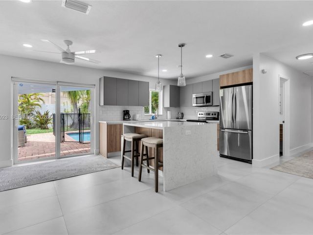 Продажа дома по адресу 617 NW 30th Ct - фото 7451575