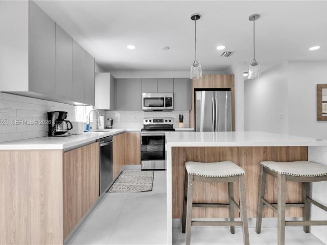 Продажа дома по адресу 617 NW 30th Ct - фото 7451576