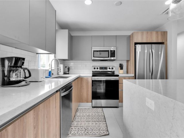 Продажа дома по адресу 617 NW 30th Ct - фото 7451577