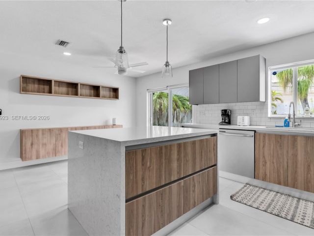 Продажа дома по адресу 617 NW 30th Ct - фото 7451578