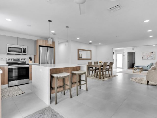 Продажа дома по адресу 617 NW 30th Ct - фото 7451579