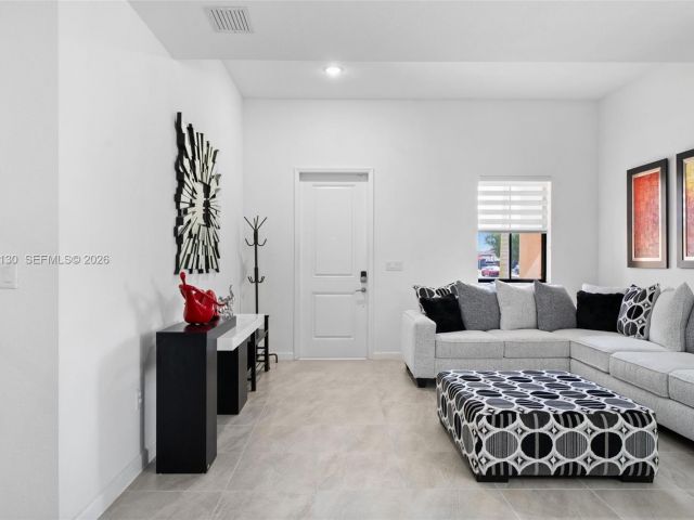 Продажа дома по адресу 160 SE 23rd Ter - фото 7460359