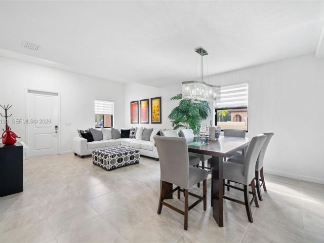 Продажа дома по адресу 160 SE 23rd Ter - фото 7460360