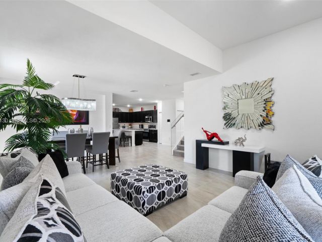 Продажа дома по адресу 160 SE 23rd Ter - фото 7460362