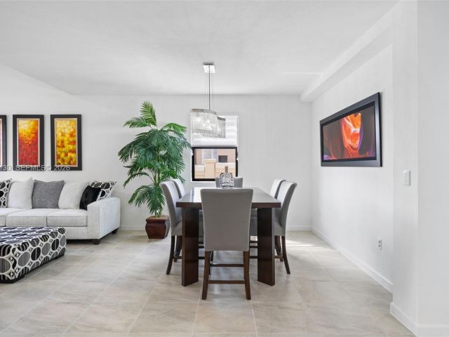 Продажа дома по адресу 160 SE 23rd Ter - фото 7460363