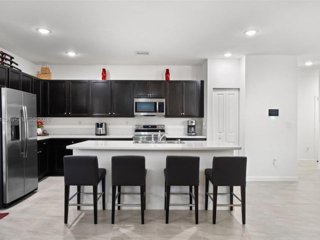 Продажа дома по адресу 160 SE 23rd Ter - фото 7460366