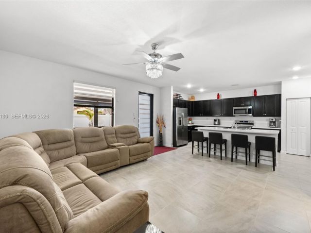 Продажа дома по адресу 160 SE 23rd Ter - фото 7460369