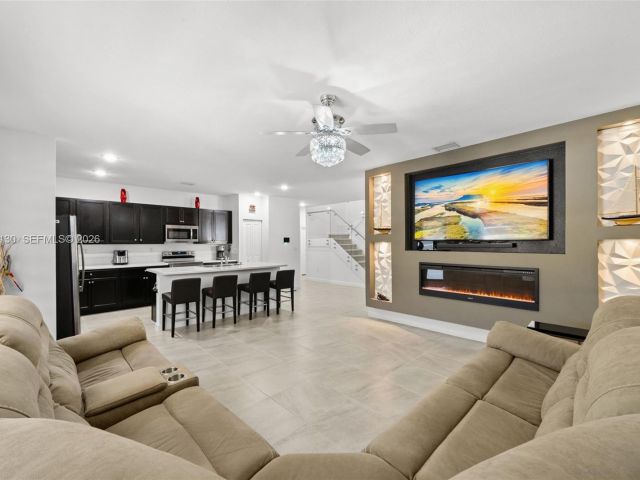 Продажа дома по адресу 160 SE 23rd Ter - фото 7460370