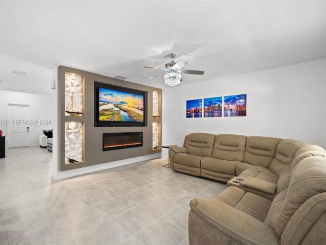 Продажа дома по адресу 160 SE 23rd Ter - фото 7460371