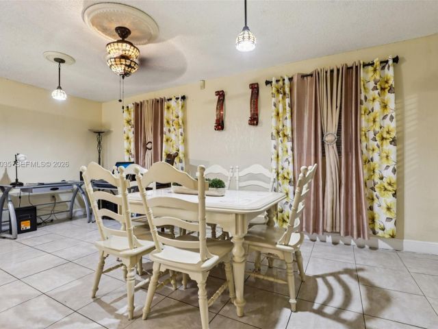 Продажа дома по адресу 3398 NW 212th St - фото 7535091