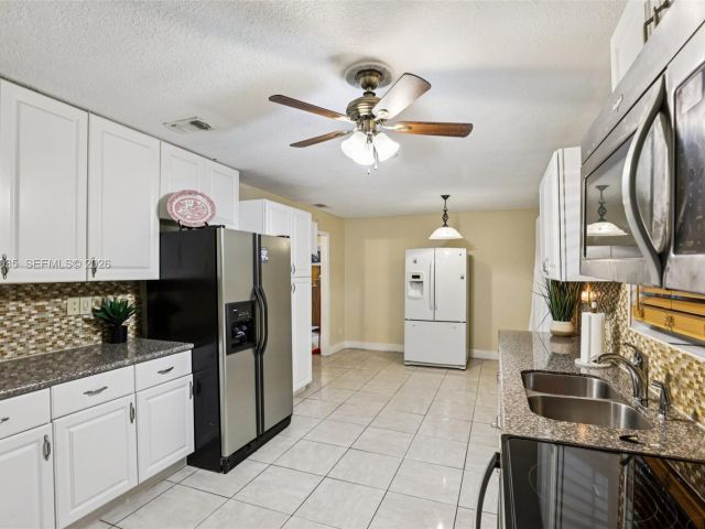 Продажа дома по адресу 3398 NW 212th St - фото 7535094