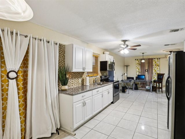 Продажа дома по адресу 3398 NW 212th St - фото 7535096