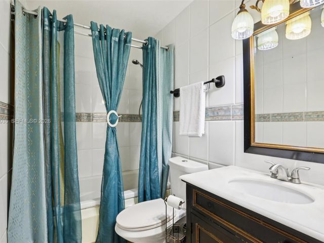 Продажа дома по адресу 3398 NW 212th St - фото 7535102