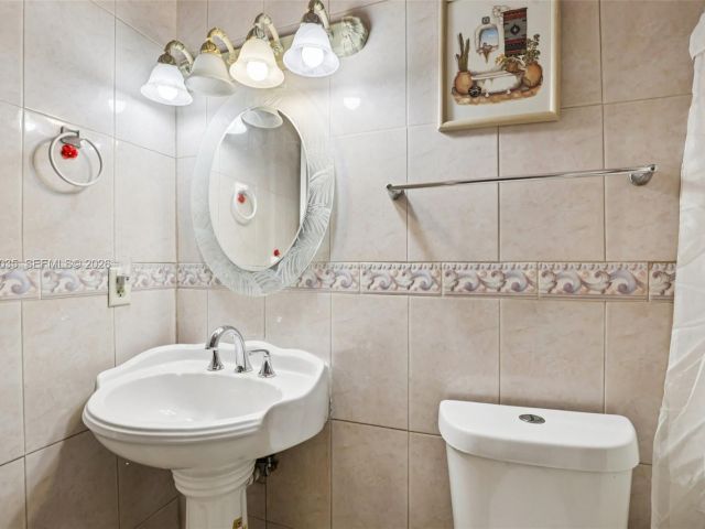 Продажа дома по адресу 3398 NW 212th St - фото 7535105