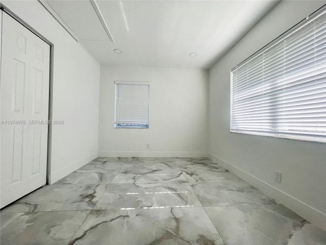 Дом в аренду по адресу 1649 NE 8th Ave - фото 7502736