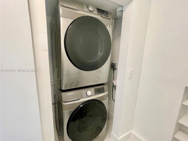 Дом в аренду по адресу 1649 NE 8th Ave - фото 7502740