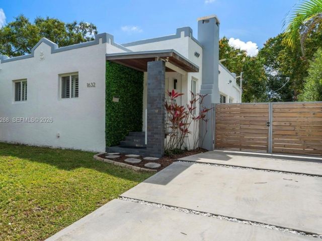 Продажа дома по адресу 1632 SW 12th St - фото 7509007