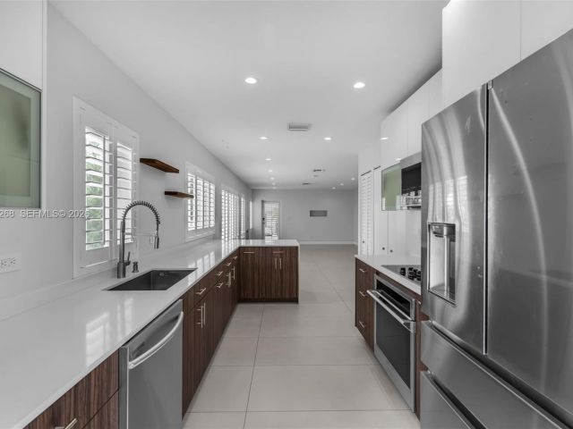 Продажа дома по адресу 1632 SW 12th St - фото 7509012