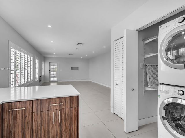 Продажа дома по адресу 1632 SW 12th St - фото 7509013