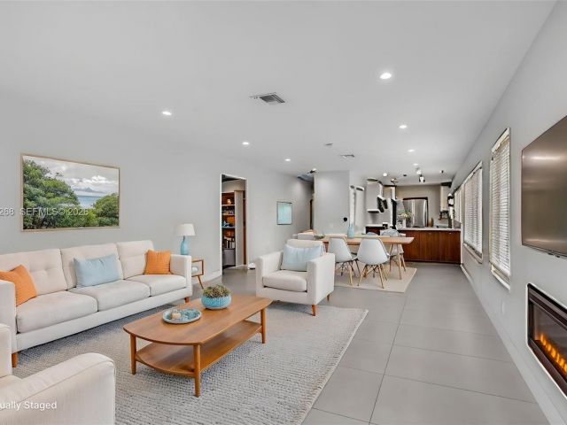 Продажа дома по адресу 1632 SW 12th St - фото 7509014