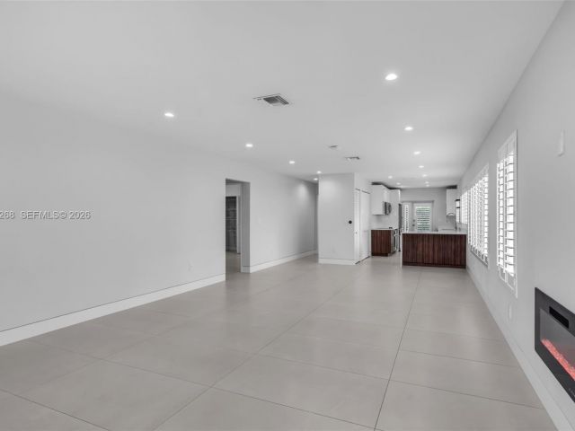 Продажа дома по адресу 1632 SW 12th St - фото 7509015