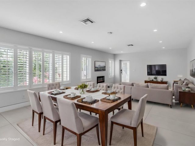 Продажа дома по адресу 1632 SW 12th St - фото 7509017