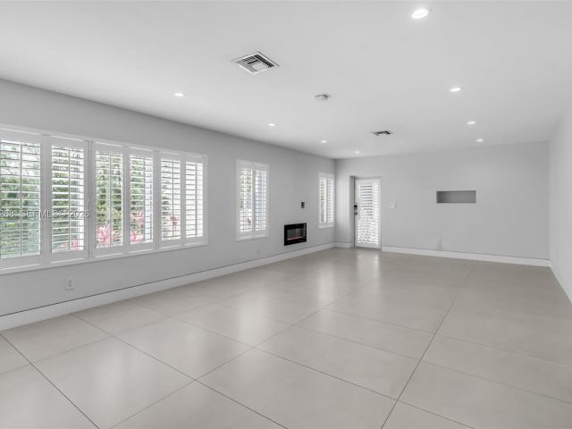 Продажа дома по адресу 1632 SW 12th St - фото 7509019