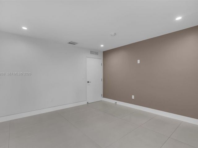 Продажа дома по адресу 1632 SW 12th St - фото 7509023