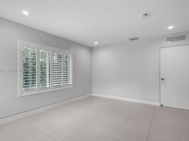 Продажа дома по адресу 1632 SW 12th St - фото 7509024