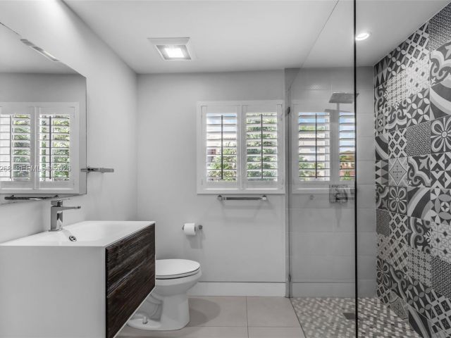 Продажа дома по адресу 1632 SW 12th St - фото 7509026