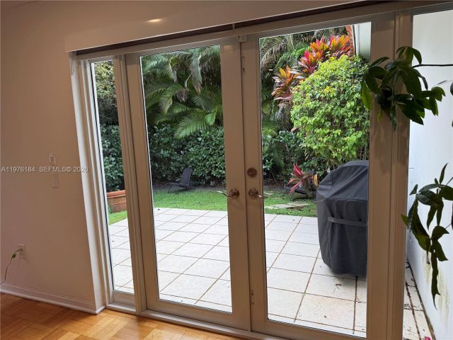 Дом в аренду по адресу 1428 Ortega Ave - фото 7471194