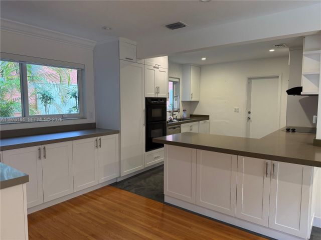 Дом в аренду по адресу 1428 Ortega Ave - фото 7471195