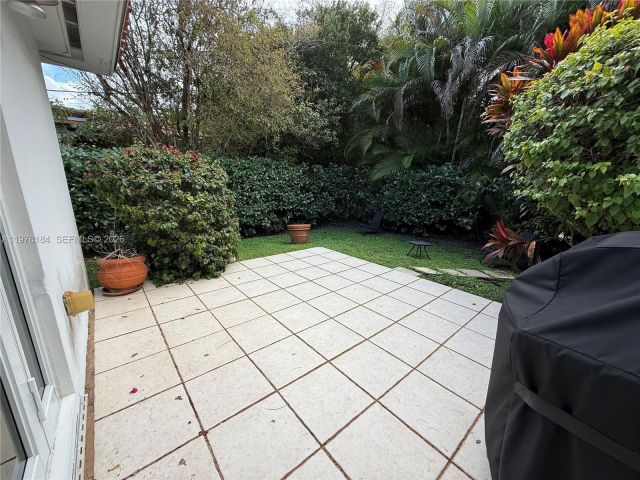 Дом в аренду по адресу 1428 Ortega Ave - фото 7471196