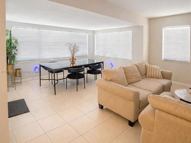 Дом в аренду по адресу 30 NE 26th St N/A - фото 7451552