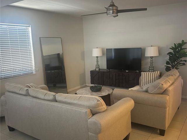 Дом в аренду по адресу 30 NE 26th St N/A - фото 7451555