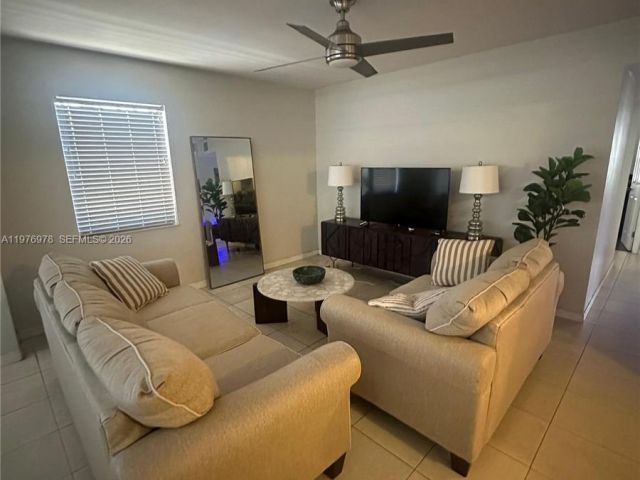 Дом в аренду по адресу 30 NE 26th St N/A - фото 7451556