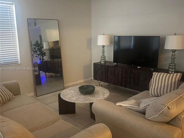 Дом в аренду по адресу 30 NE 26th St N/A - фото 7451557