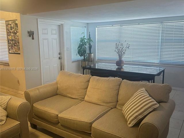 Дом в аренду по адресу 30 NE 26th St N/A - фото 7451561