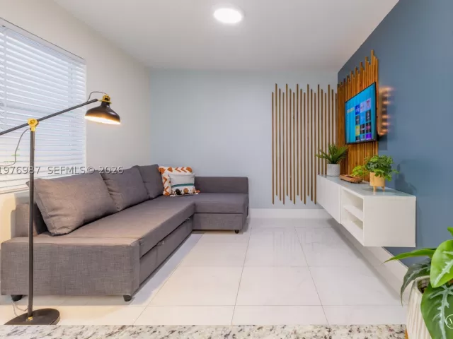 Продажа дома по адресу 1762 NW 15th St - фото 8870884