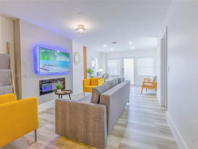 Продажа дома по адресу 1762 NW 15th St - фото 8870875