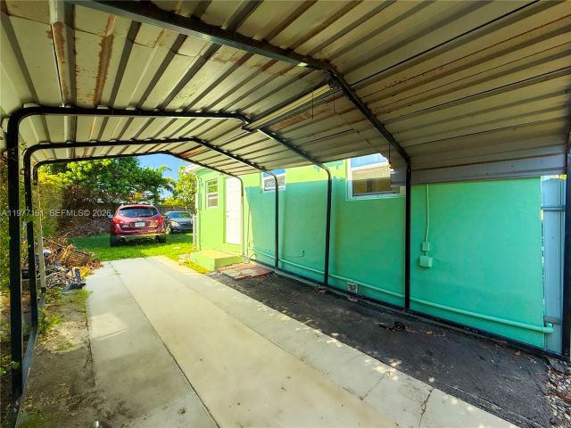 Дом в аренду по адресу 1141 NE 154th Ter - фото 7481156