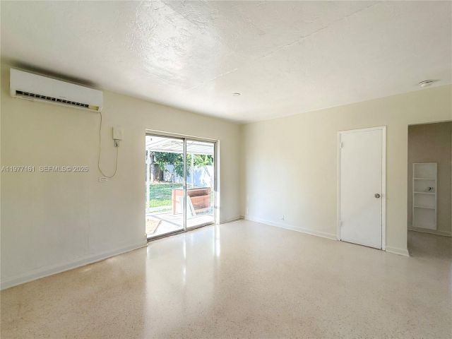 Дом в аренду по адресу 1141 NE 154th Ter - фото 7481165